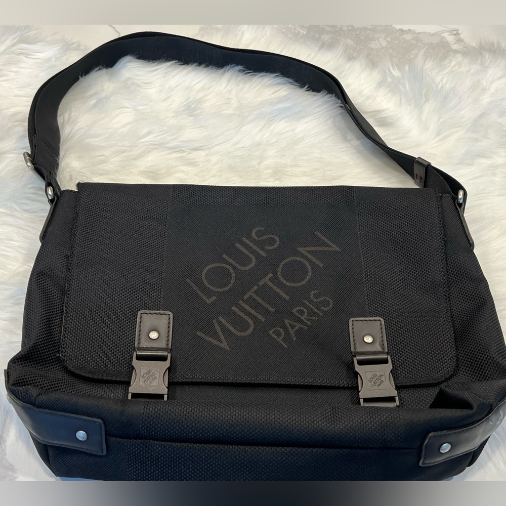 Louis Vuitton Unisex Abbesses Messenger Bag Black Damier Geant Canvas